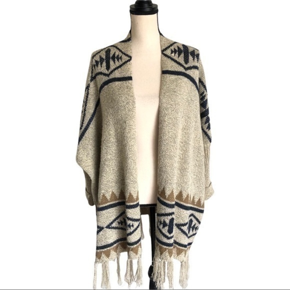 Debut Tribal Pattern Aztec Print Fringe poncho Cardigan One Size M/L